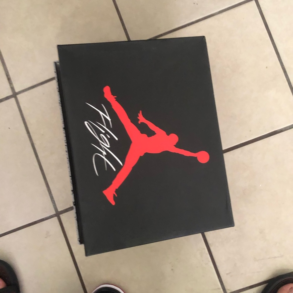 Air Jordan 4 retro grey-fire red